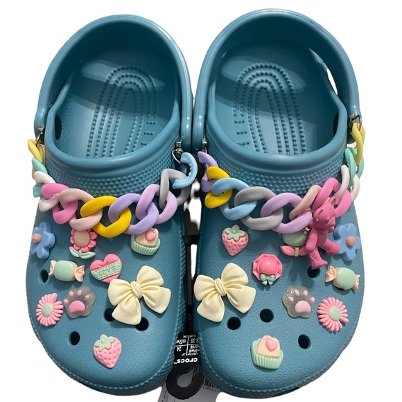 Crocs Women's Classic Clogs With Resin Charms SZ Woman’s  8 NEW - Picture 1 of 7